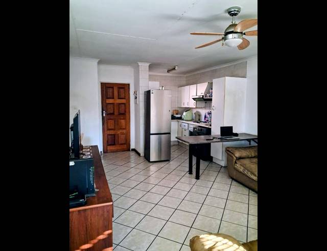 2 BEDROOM TOWNHOUSE FOR SALE IN ROOIHUISKRAAL NORTH